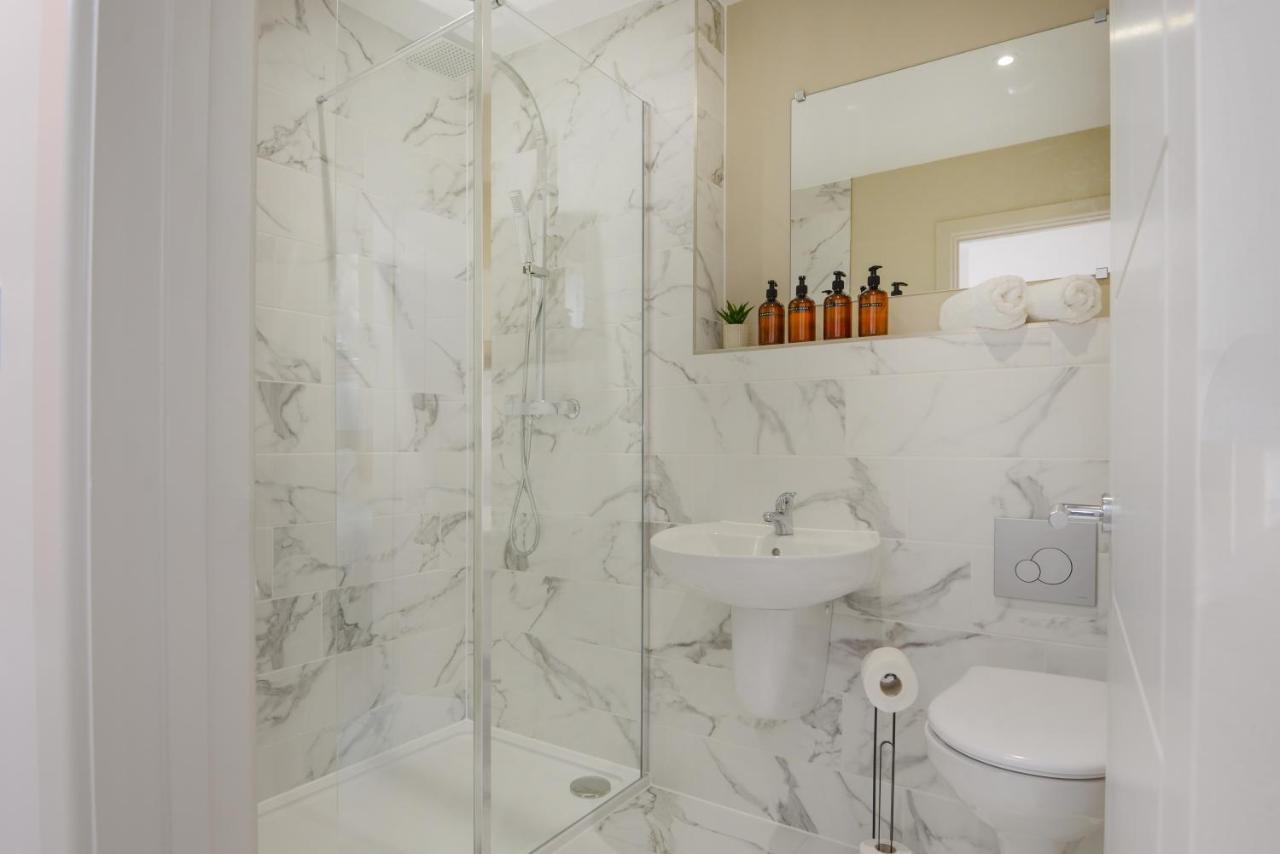 Apartment Three - Free Private Car Park - Sleeps 6 - 3 Shower Rooms - By Ocean City Retreats Plymouth Esterno foto
