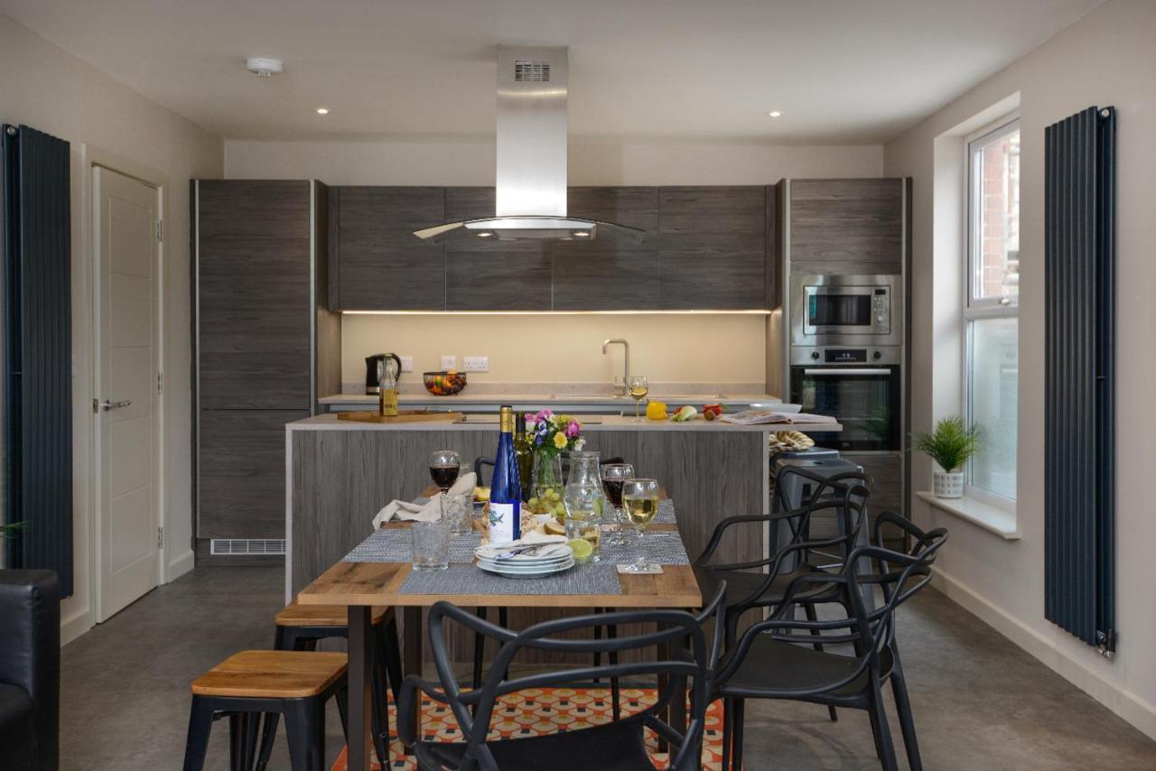 Apartment Three - Free Private Car Park - Sleeps 6 - 3 Shower Rooms - By Ocean City Retreats Plymouth Esterno foto