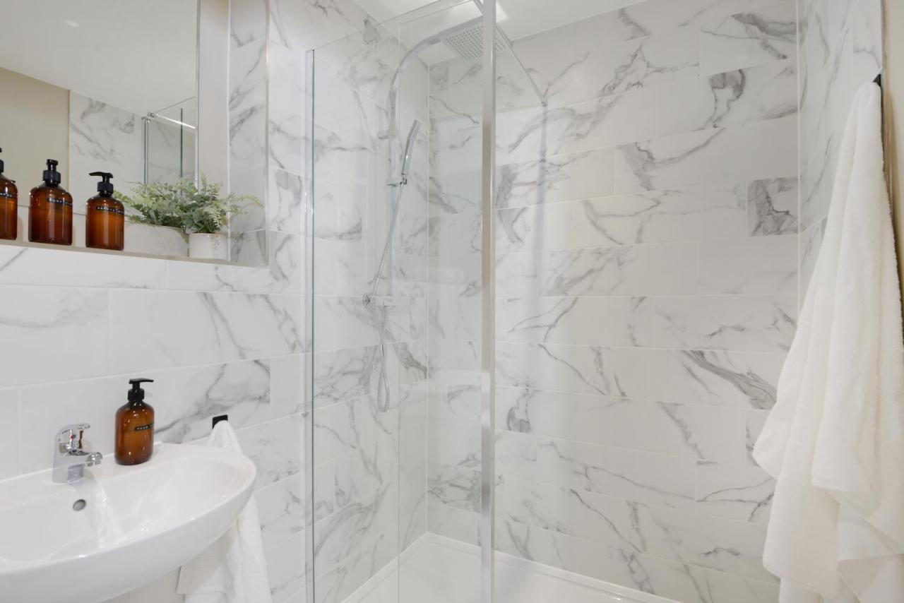 Apartment Three - Free Private Car Park - Sleeps 6 - 3 Shower Rooms - By Ocean City Retreats Plymouth Esterno foto