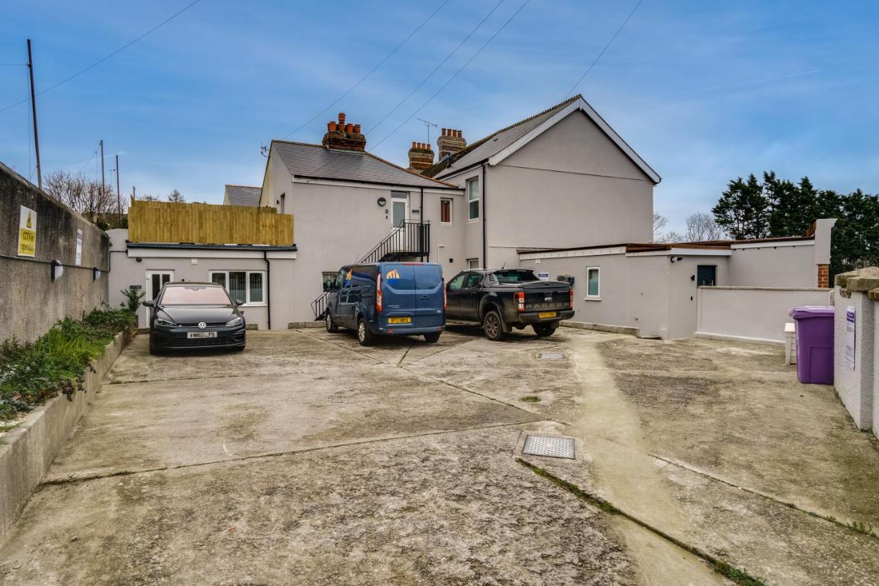 Apartment Three - Free Private Car Park - Sleeps 6 - 3 Shower Rooms - By Ocean City Retreats Plymouth Esterno foto